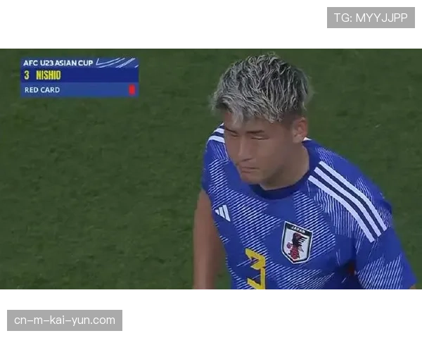 日本队弧顶区域设置夹击陷阱，试图迫使中国后卫出现传球失误